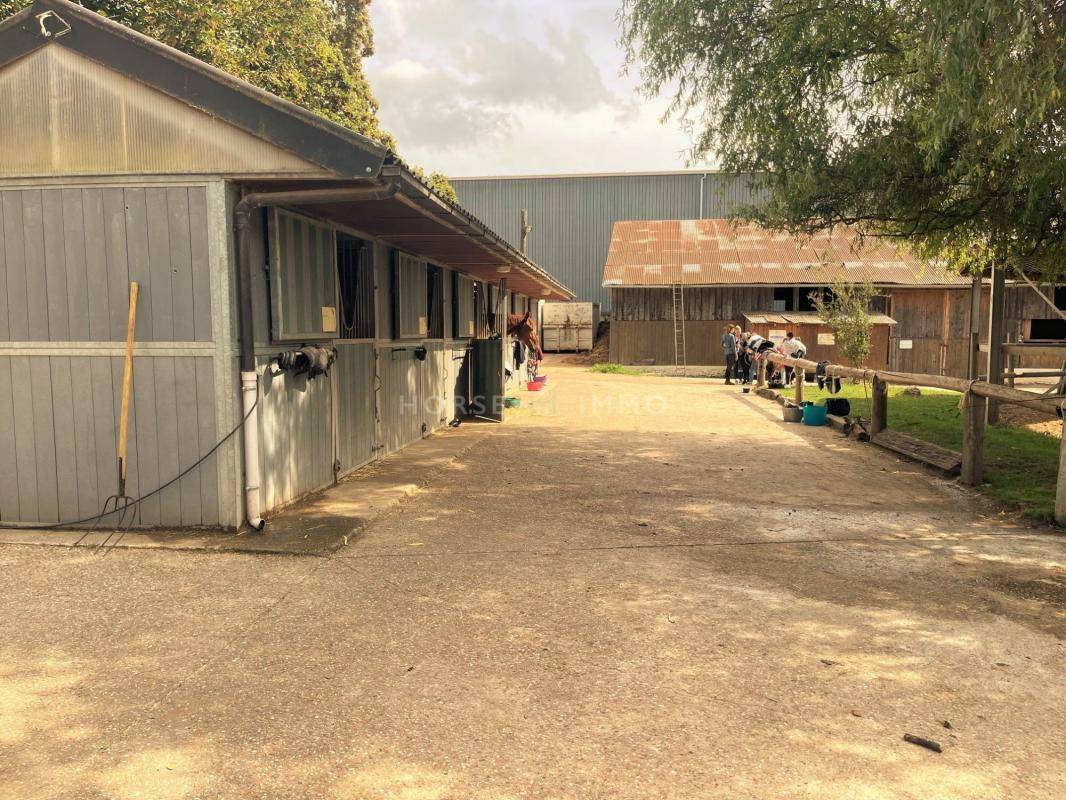 Centre Equestre à Houdan sur 12 hectares