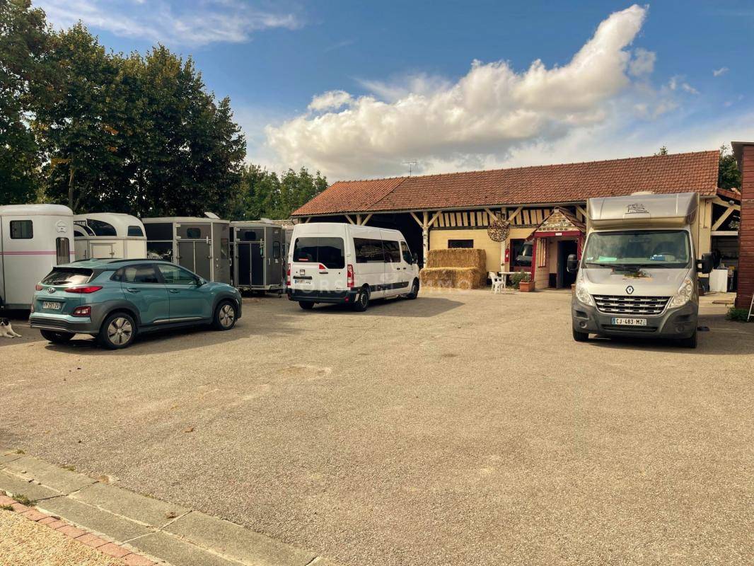Centre Equestre à Houdan sur 12 hectares