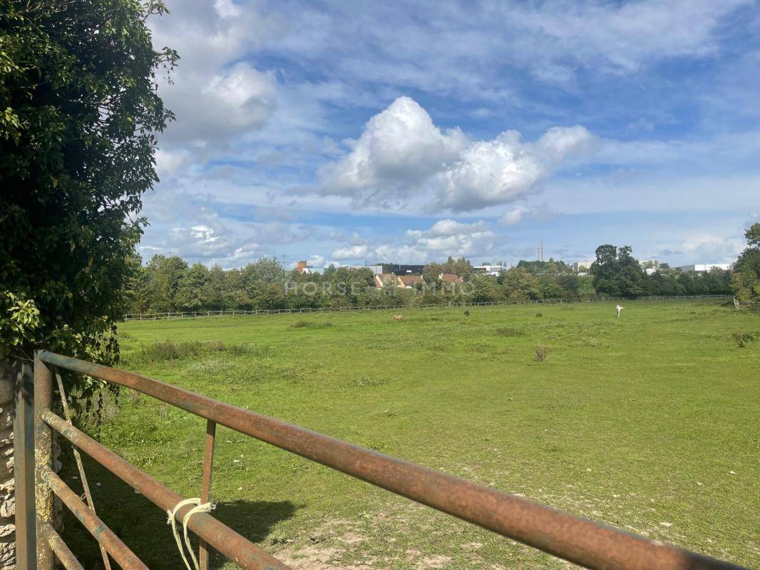 Centre Equestre à Houdan sur 12 hectares