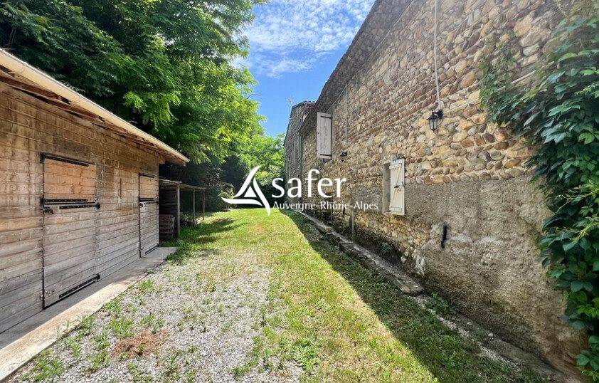 Propriété rurale en pierres de 2 habitations sur 4ha