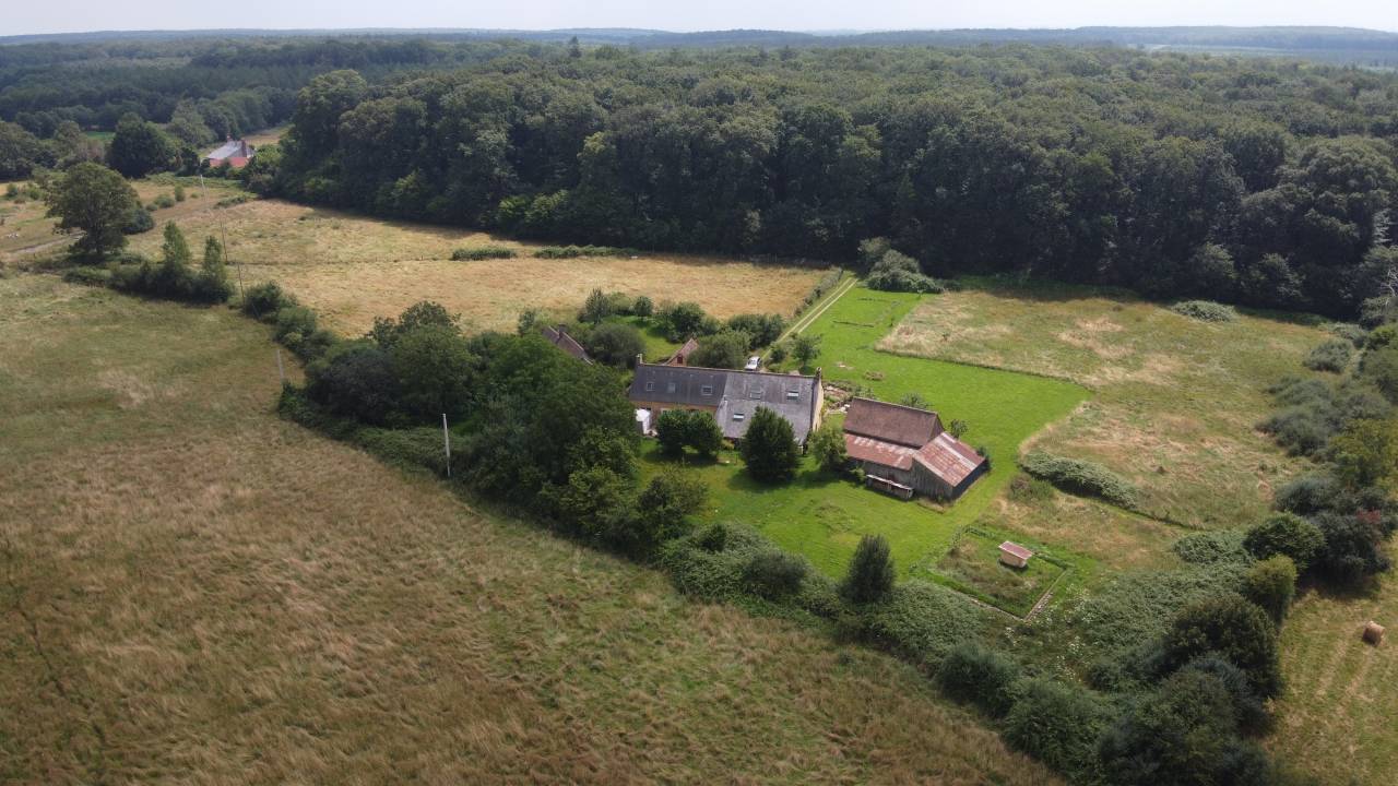 Corps de ferme en forêt de Bercé, parfait pour cavalier
