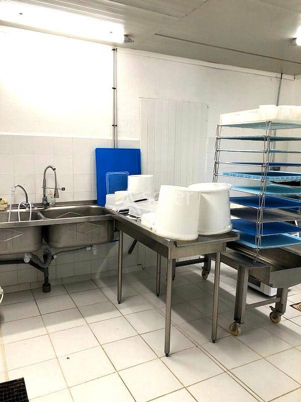 Petite exploitation à vocation élevage avec atelier transforma