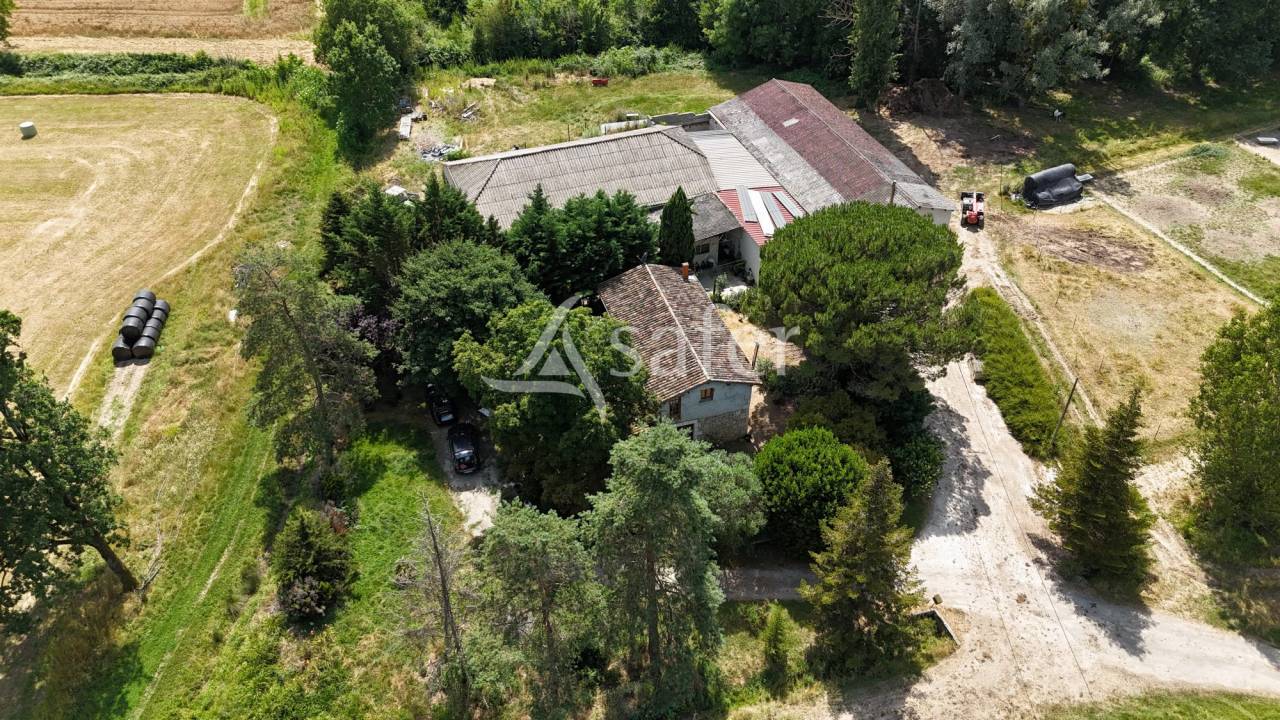 Petite exploitation &agrave; vocation &eacute;levage avec atelier transforma