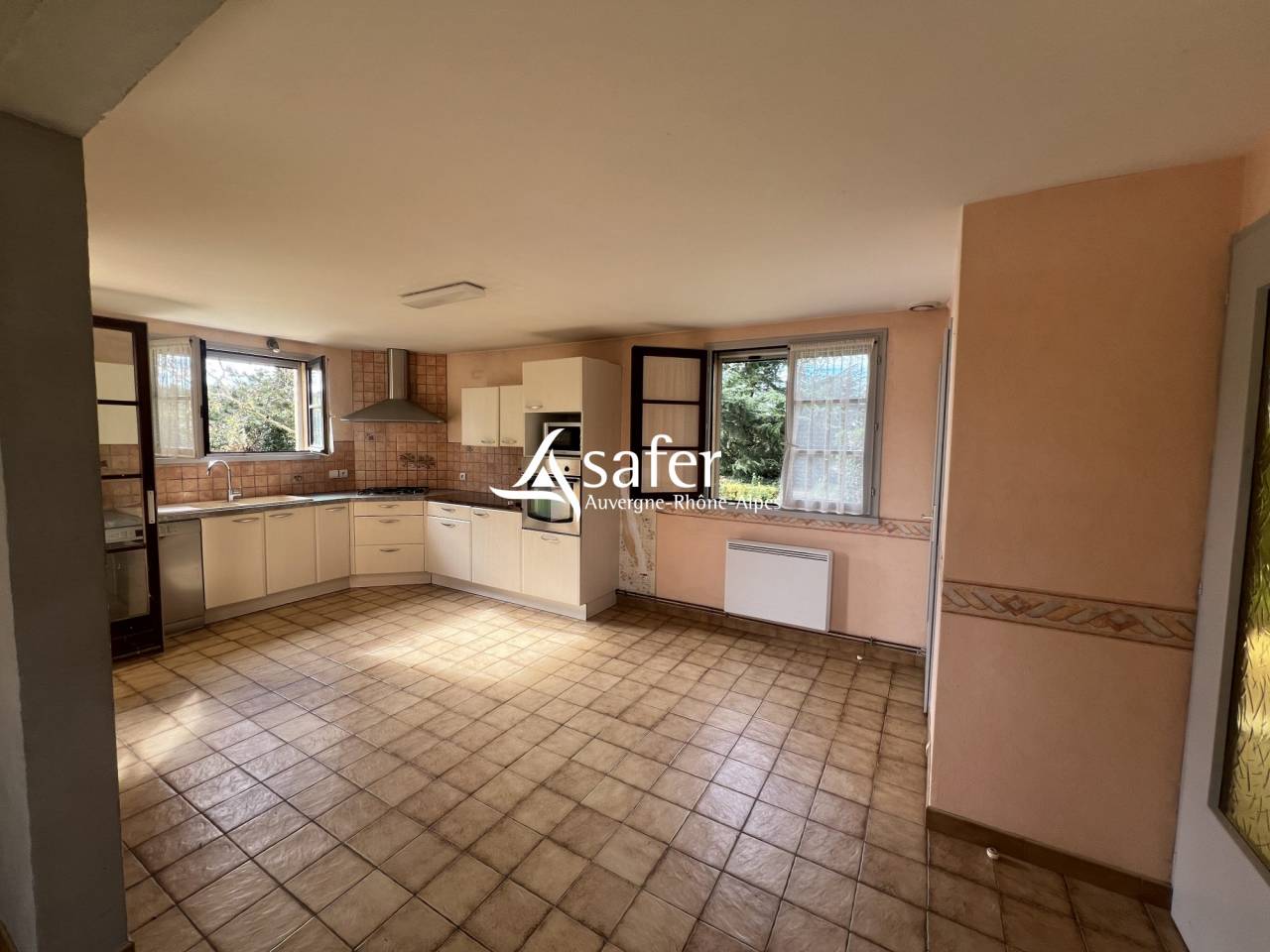 MAISON TRADITIONNELLE - ST PIERRE DE CHANDIEU