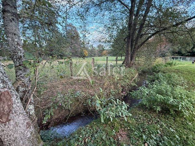 Ferme rénovée avec grange et dépendance - 2 ha 15 a 04 ca