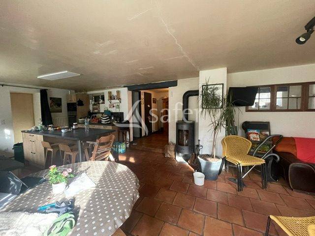 Ferme rénovée avec grange et dépendance - 2 ha 15 a 04 ca