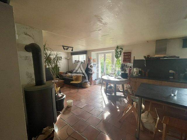 Ferme rénovée avec grange et dépendance - 2 ha 15 a 04 ca