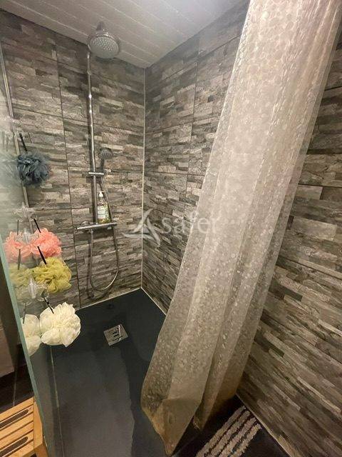 Ferme rénovée avec grange et dépendance - 2 ha 15 a 04 ca