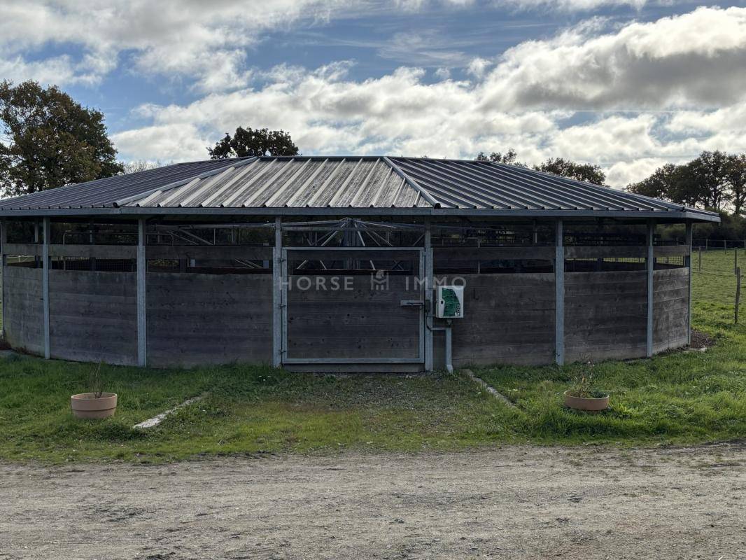 Centre &eacute;questre op&eacute;rationnel - 15 ha &agrave; proximit&eacute; de Nantes