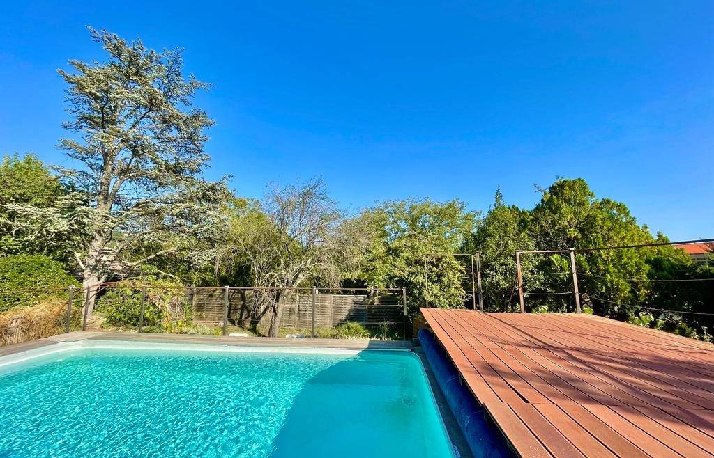 Loft provençal avec dépendance et installations équestres 