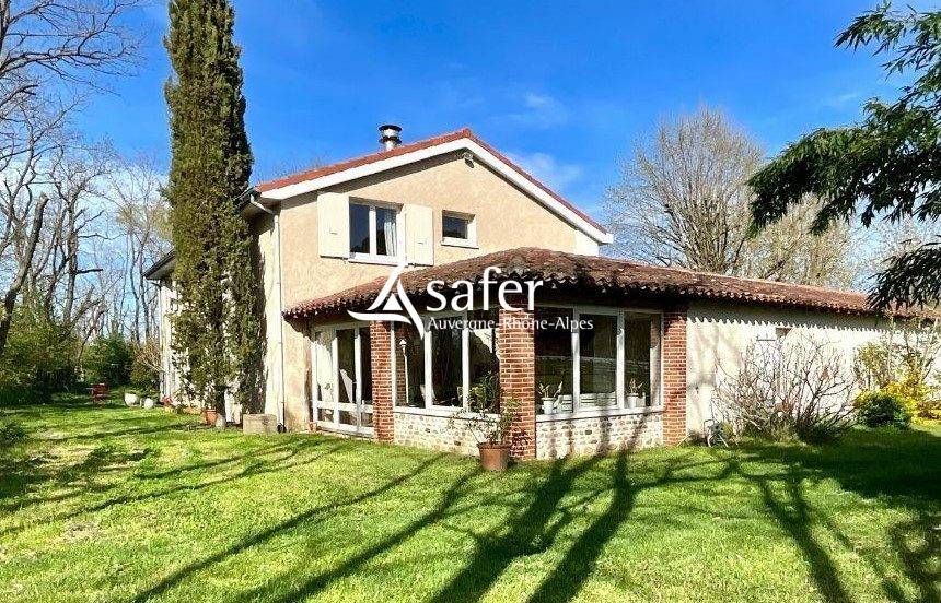 Propriété équestre sur 1,60 ha avec maison d'habitation