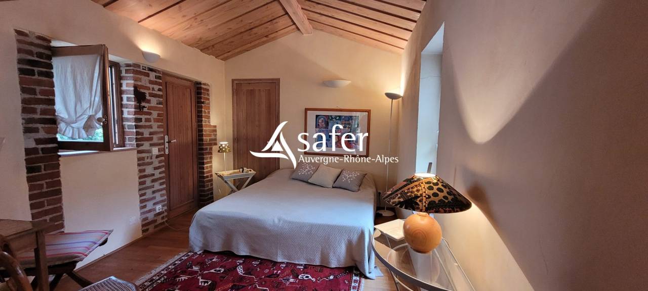 Propriété équestre sur 1,60 ha avec maison d'habitation