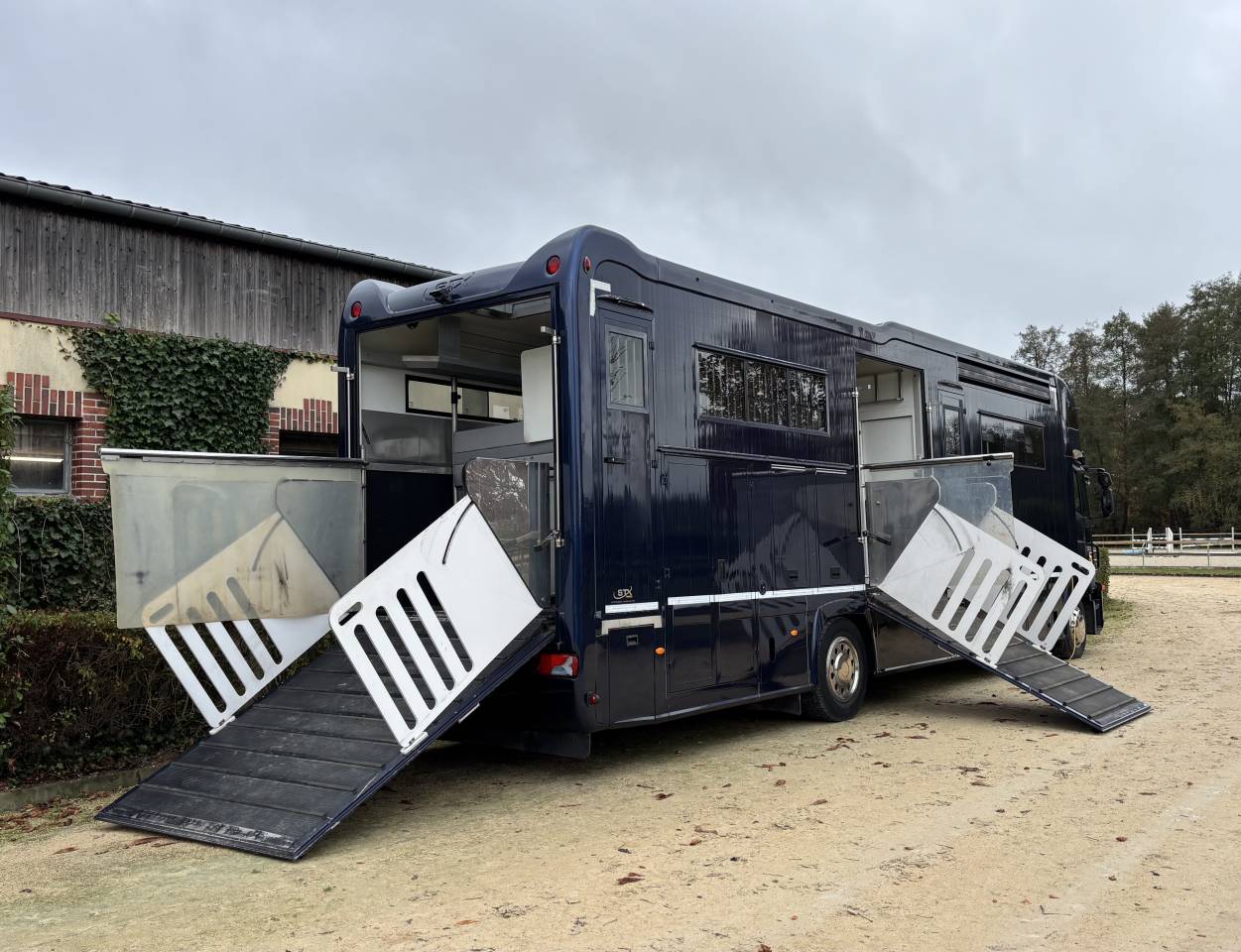 IVECO STRALIS 19 T 360 CHX CARROSERIE STX 7 PLACES CHX