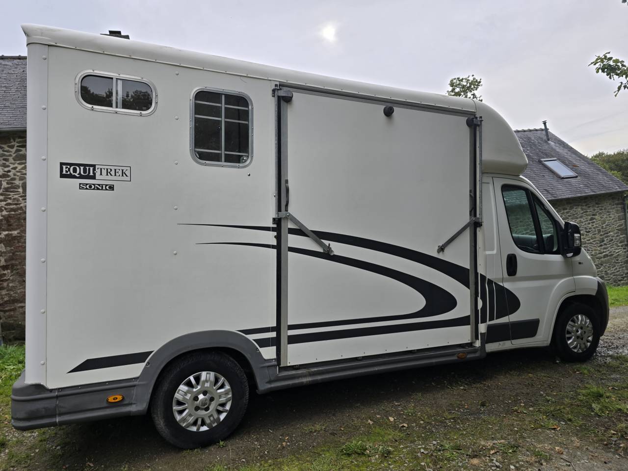 Camion VL chevaux Equi Trek Sonic