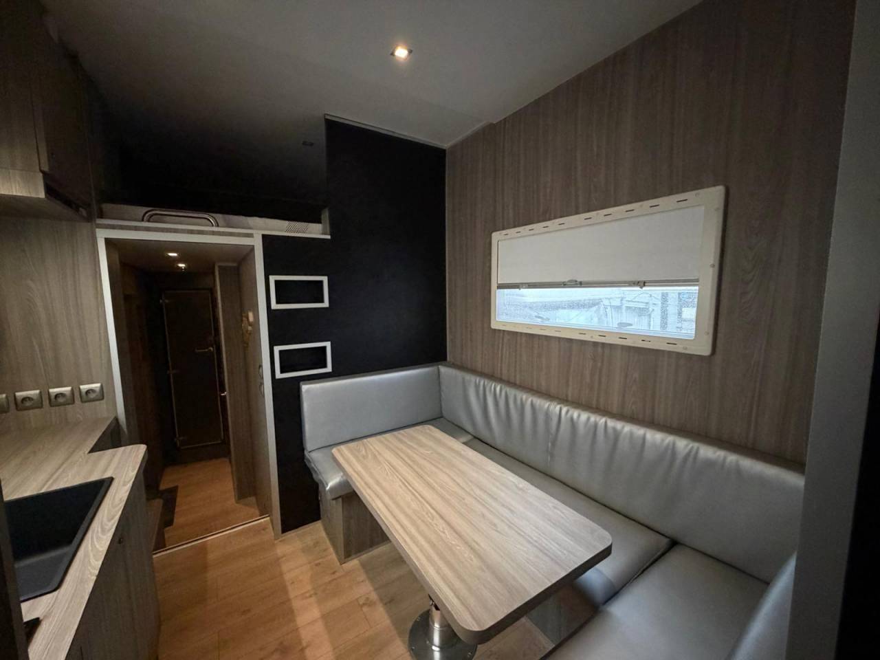 SEMIE REMORQUE 10P-APPARTEMENT LUXE 8P-SCANIA R520 V8