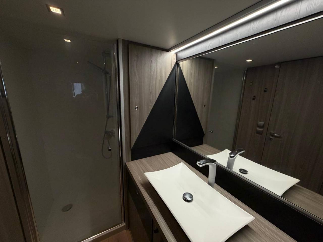 SEMIE REMORQUE 10P-APPARTEMENT LUXE 8P-SCANIA R520 V8