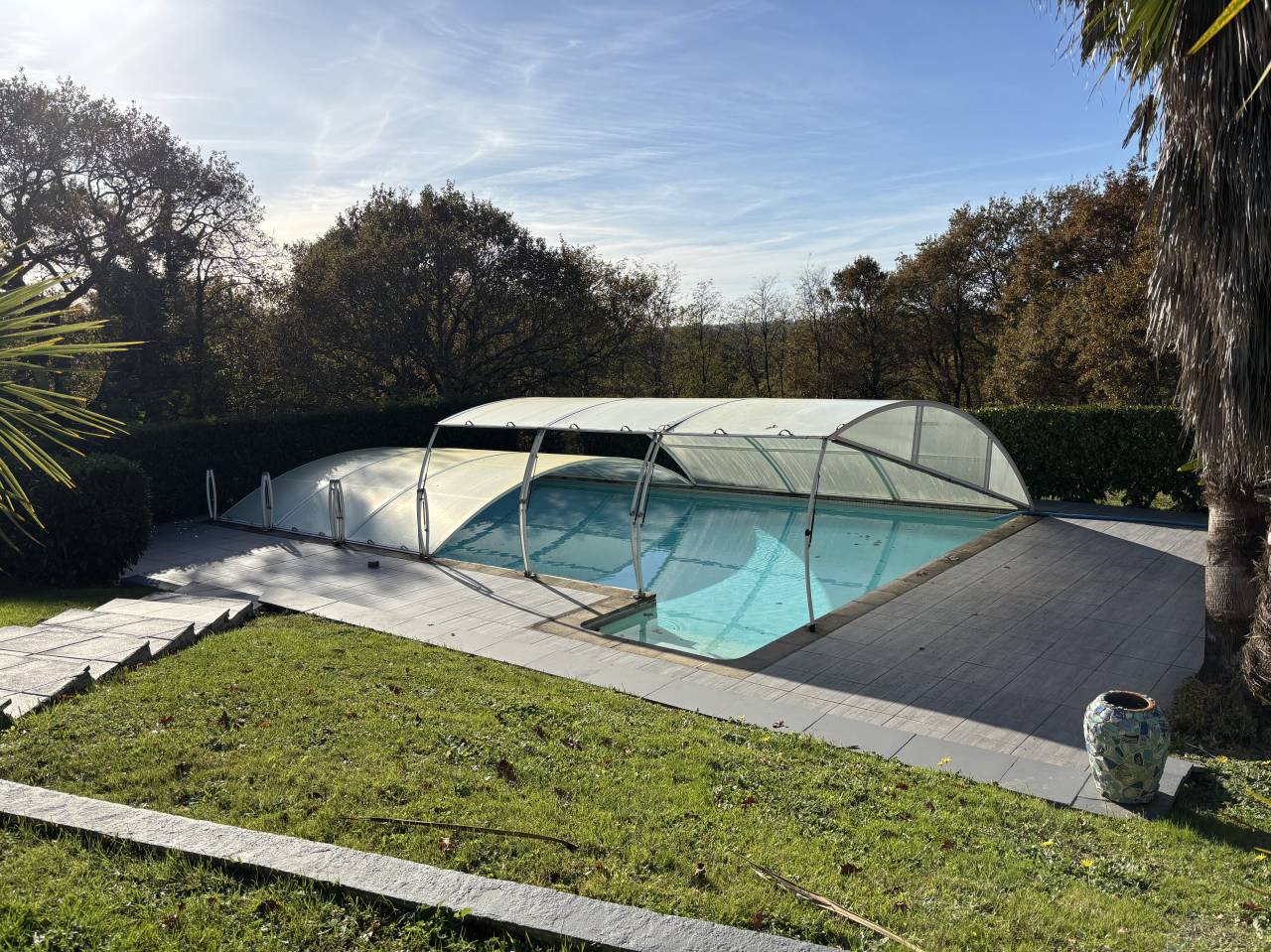 Propriété 184m2 sur 3,5 HA,piscine, dépendances 
