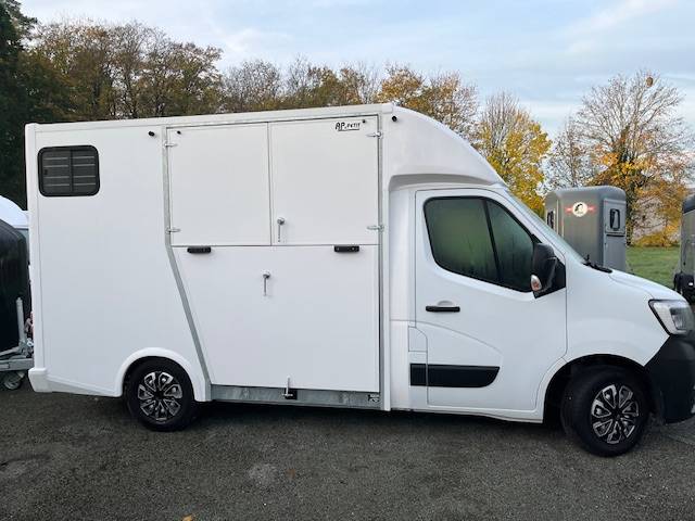 Camion VL Master 12/2022 caisse neuve