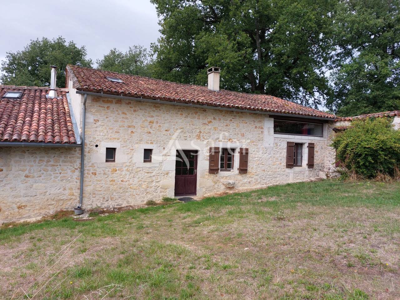 Maison de maître et gîtes sur 11ha en Périgord vert