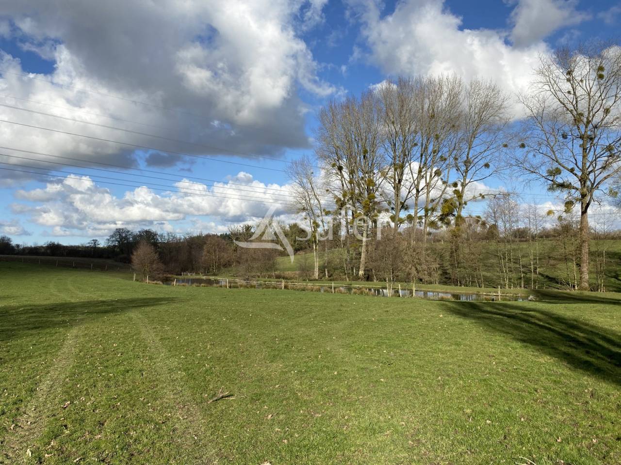 Propri&eacute;t&eacute; herbag&egrave;re 4 ha 53 a (23ha en location possible)