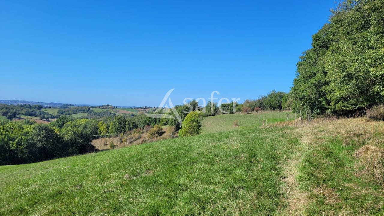 Corps de ferme 18 hectares d'un seul tenant idéal projet éleva
