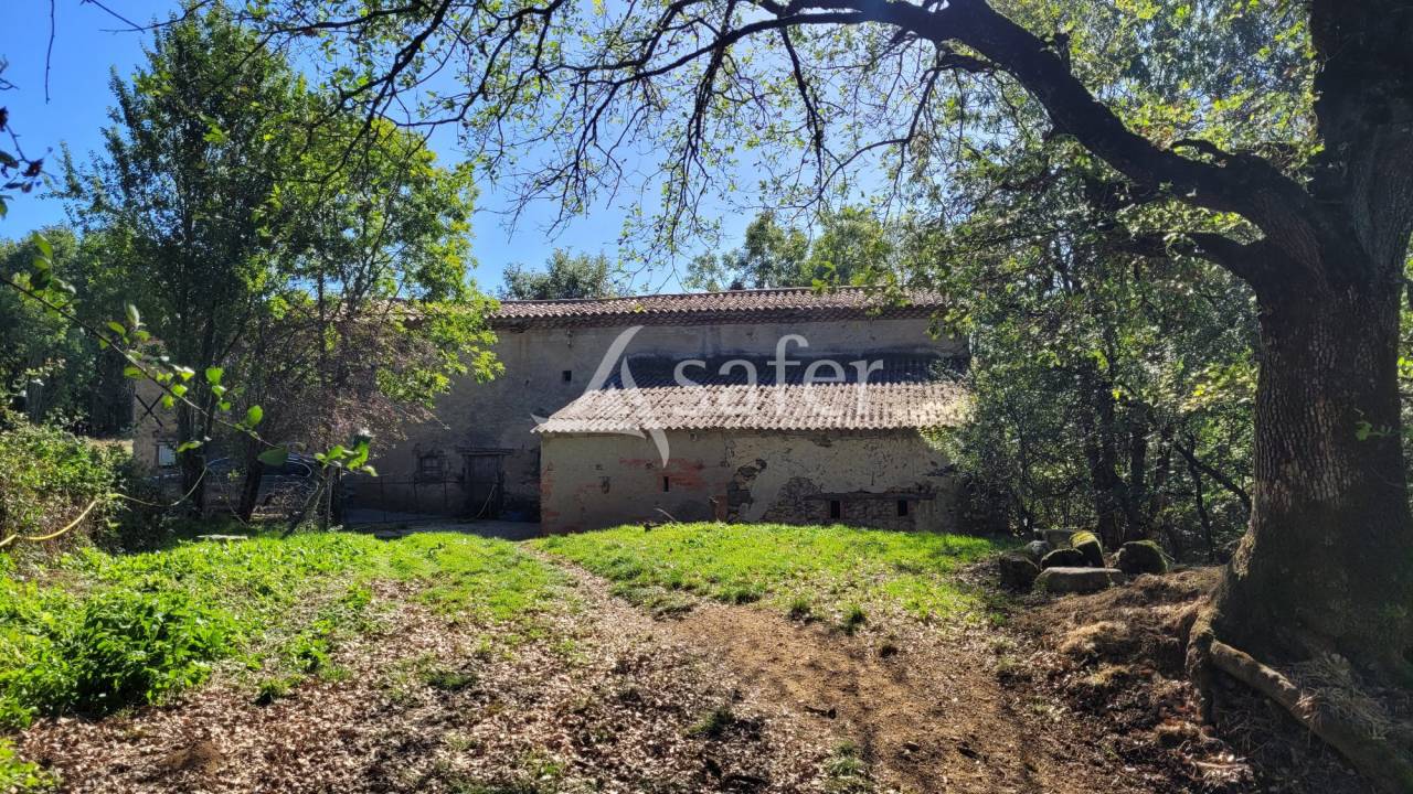 Corps de ferme 18 hectares d'un seul tenant idéal projet éleva