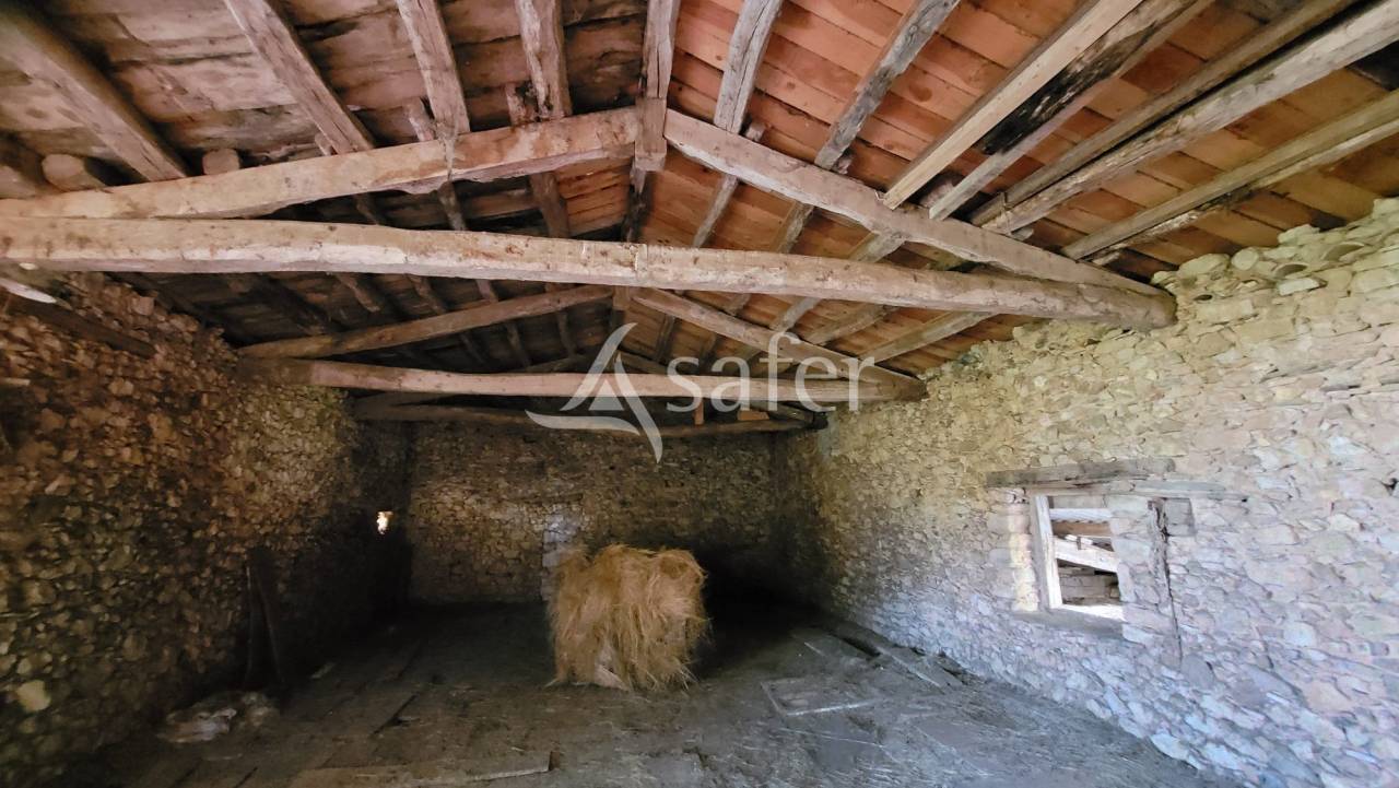 Corps de ferme 18 hectares d'un seul tenant idéal projet éleva