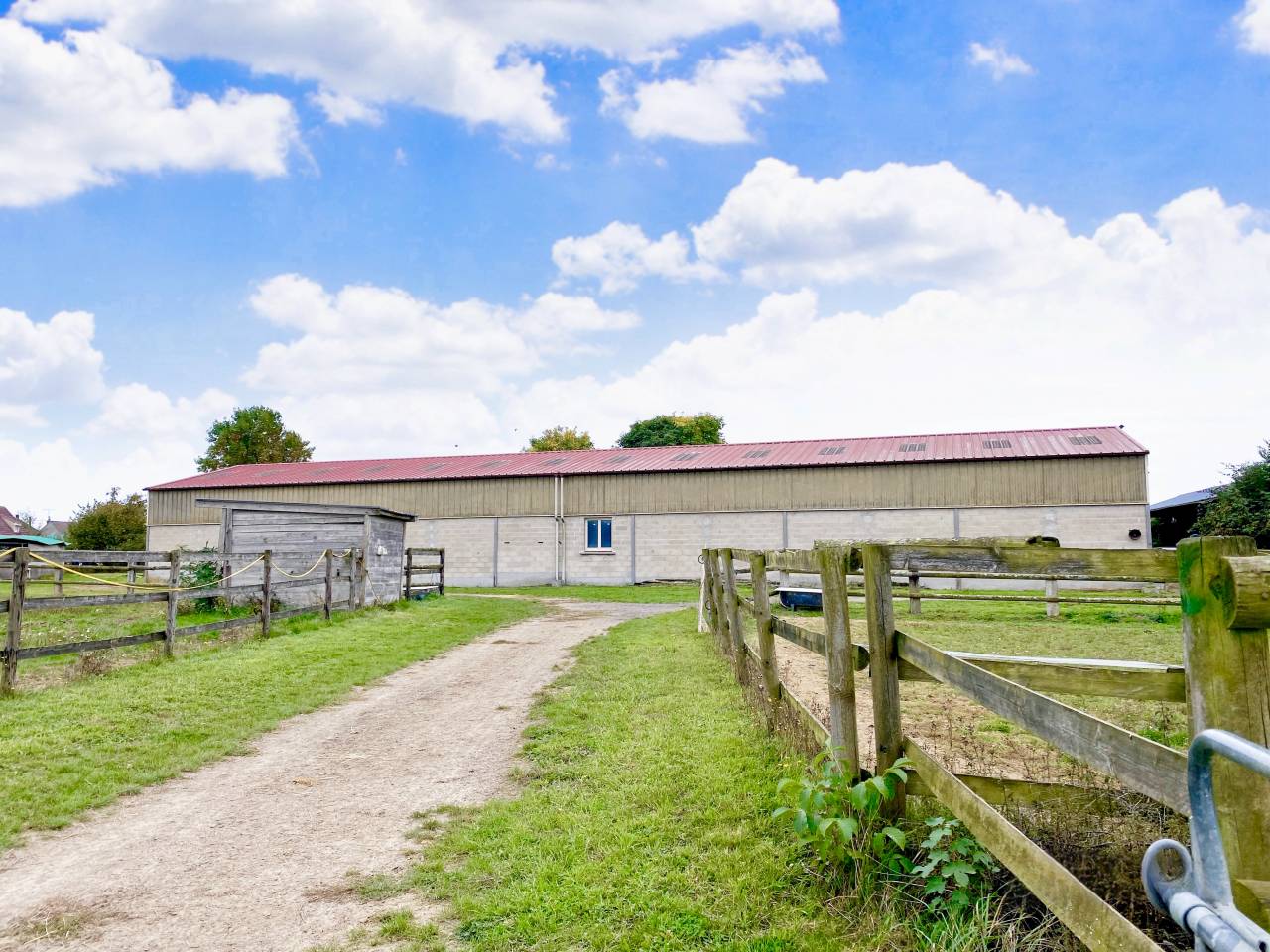 Ecurie - 4,5 hectares - Proche Provins