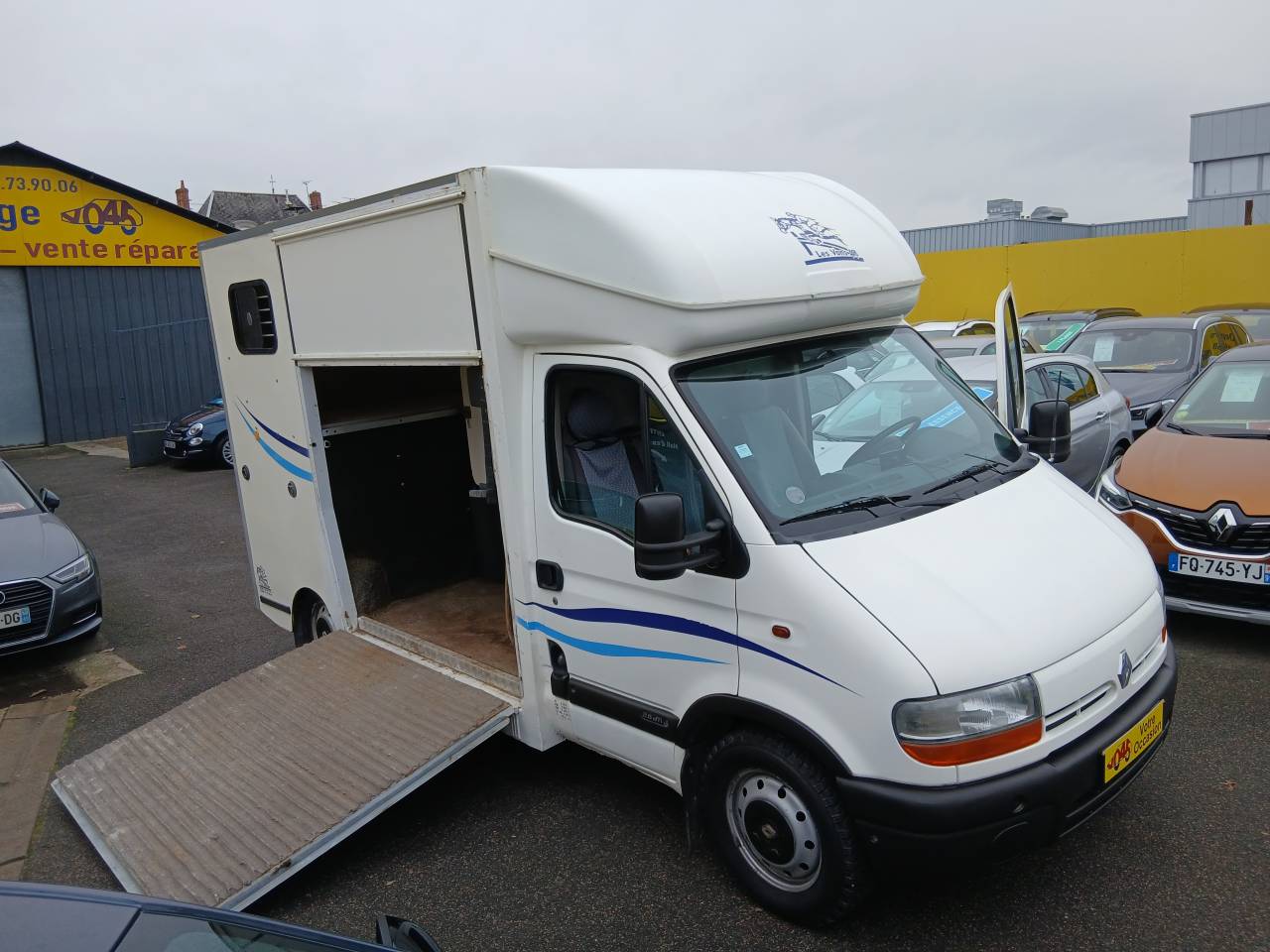 RENAULT MASTER 2.8 dTi Transport pour deux chevaux