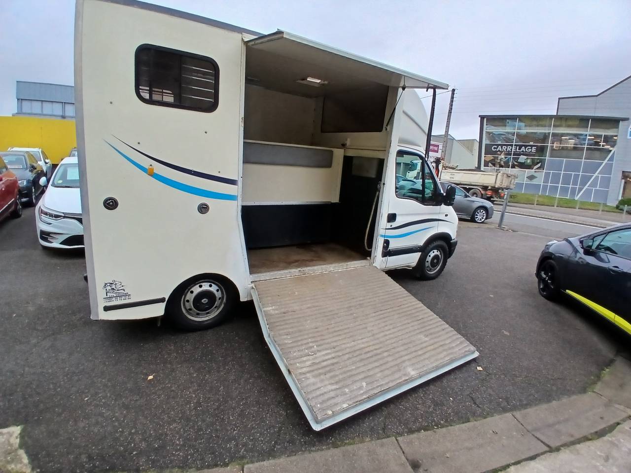 RENAULT MASTER 2.8 dTi Transport pour deux chevaux