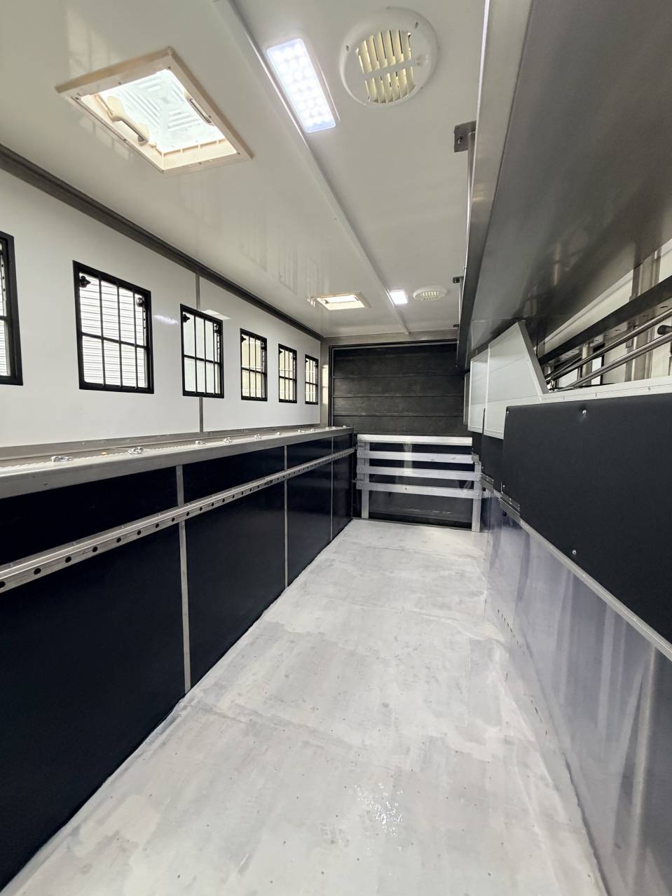 Camion chevaux 7 places home car 