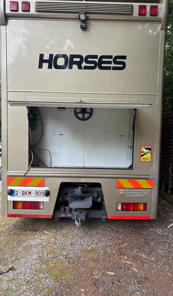 3-Horse Truck – Motorhome for 5 People – IVECO 280 hp