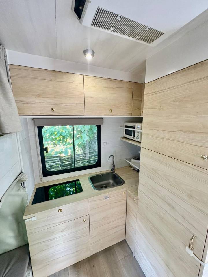 3-Horse Truck – Motorhome for 5 People – IVECO 280 hp