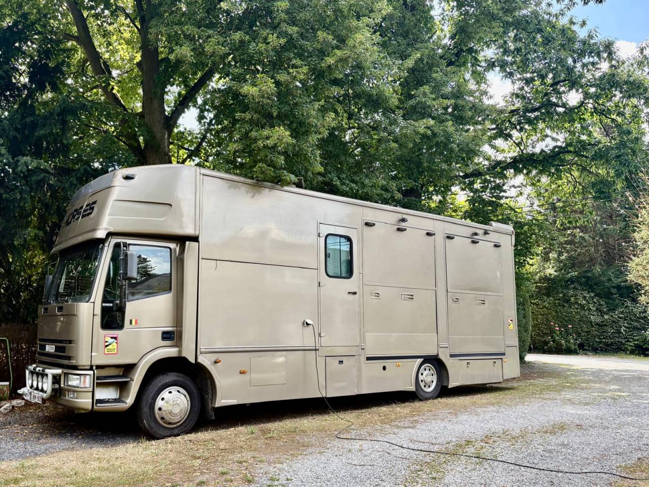 3-Horse Truck – Motorhome for 5 People – IVECO 280 hp