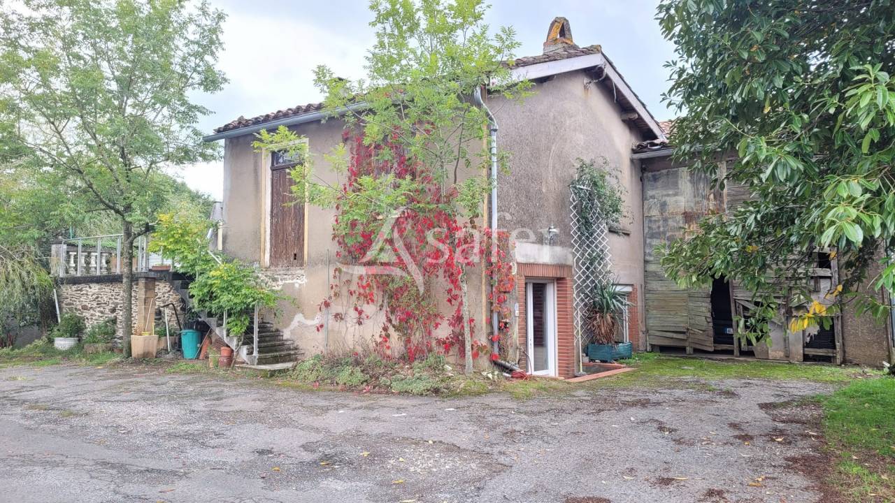 Corps de ferme 8ha 50a proche Aveyron