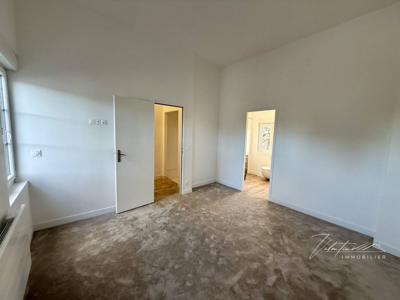 CHARMANTE MAISON DE VILLE RÉNOVÉE DANS UN VILLAGE DYNAMIQUE