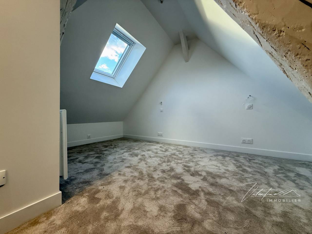 CHARMANTE MAISON DE VILLE RÉNOVÉE DANS UN VILLAGE DYNAMIQUE