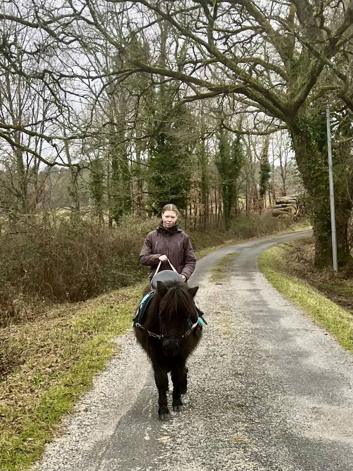 Adorable Ponette d&rsquo;avenir PP gentille et manipul&eacute;e