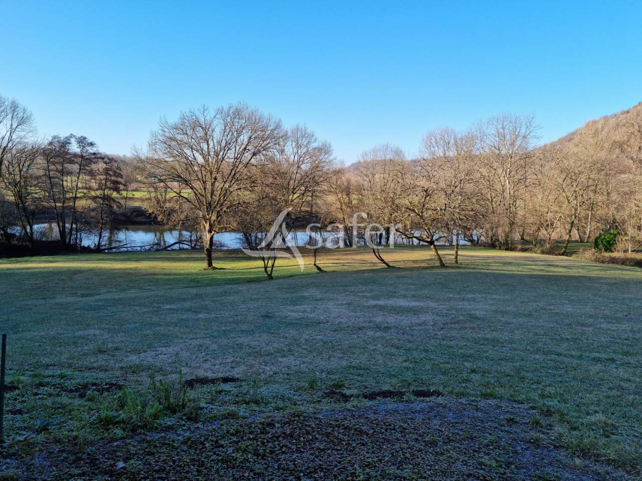 Propri&eacute;t&eacute; sur 4 ha en bordure du Lot, proche Figeac