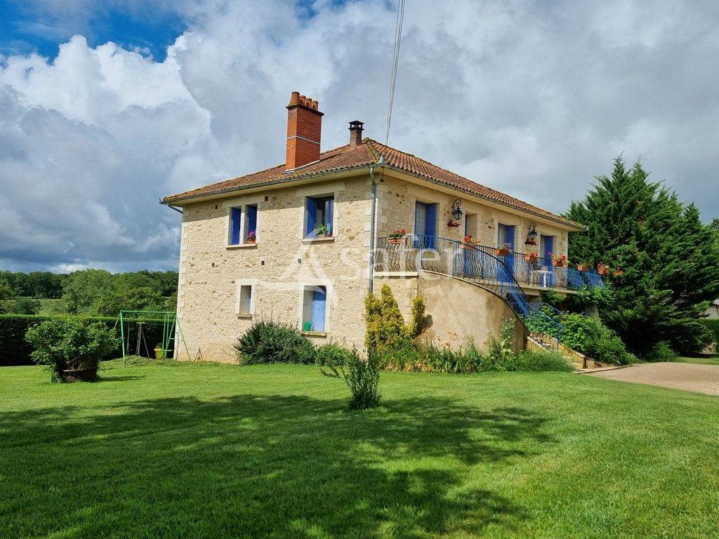 Exploitation d'&eacute;levage sur 40 ha dans le Limargue lotois