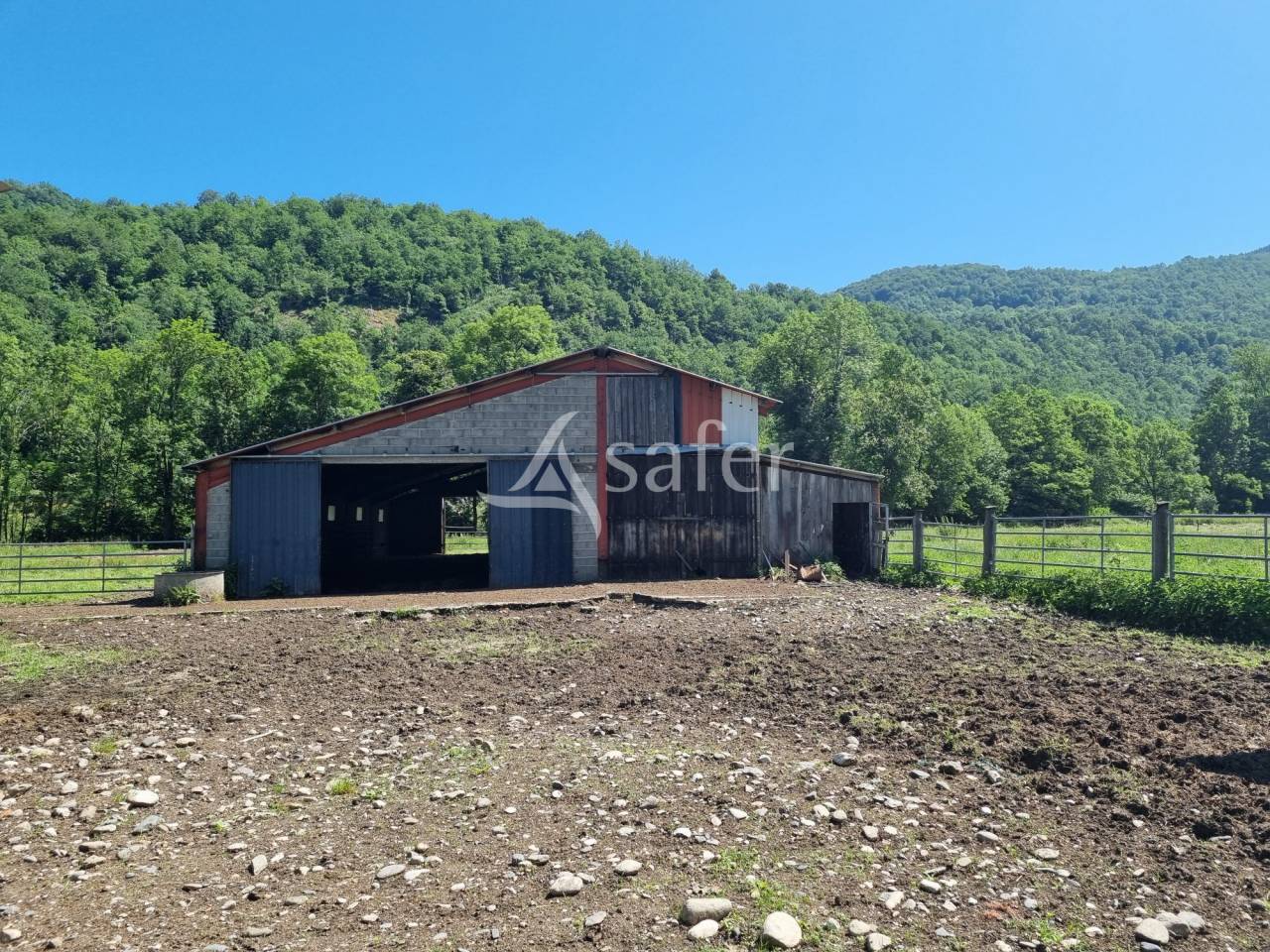 Propri&eacute;t&eacute; agricole sur 7 ha dans la vall&eacute;e du Garbet