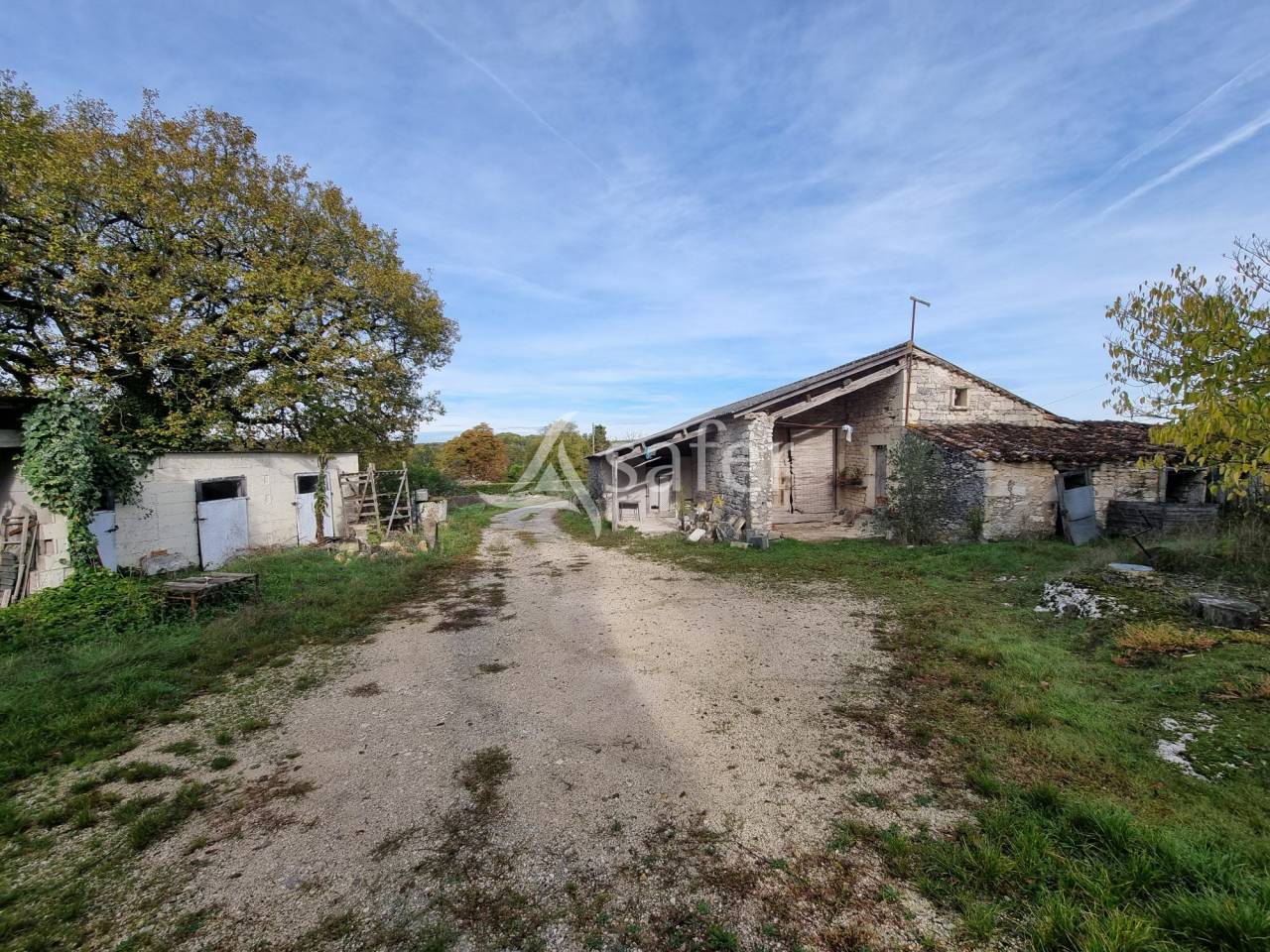 Ancien corps de ferme sur 5 ha en Quercy Blanc