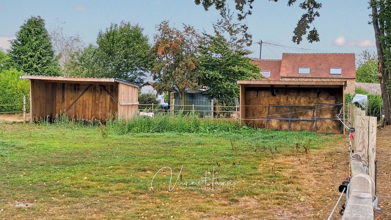 Jolie maison sur 2.40 ha de pâture proche Falaise.