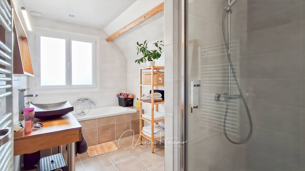 Jolie maison sur 2.40 ha de pâture proche Falaise.