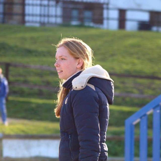 Monitrice d'&eacute;quitation ind&eacute;pendante 