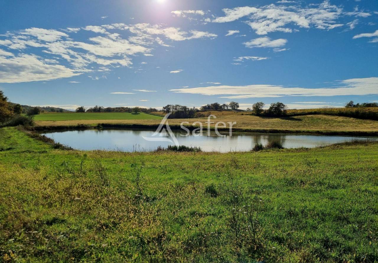 43 ha de terres agricoles avec un lac d'irrigation