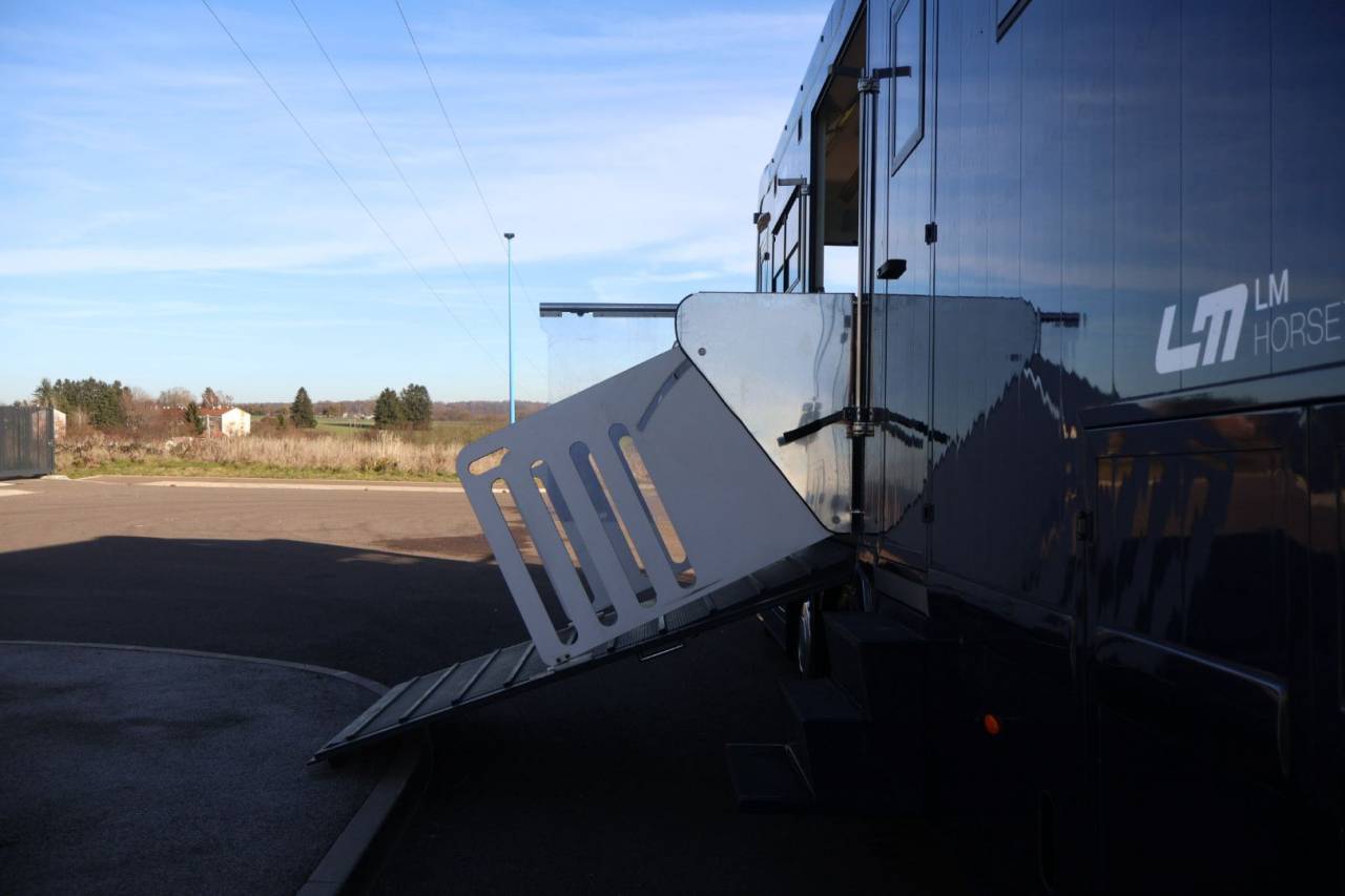 SCANIA P380 26T STX - 6 CHEVAUX - MEGA POP OUT