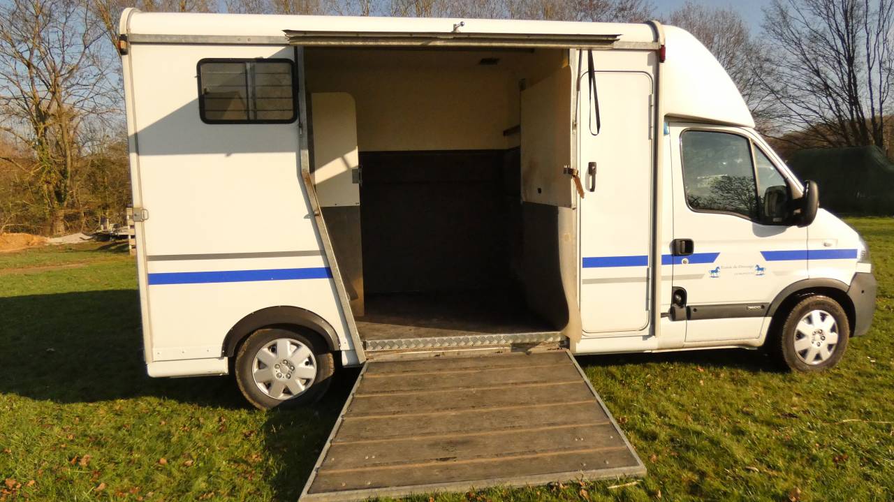 vends VL opel Movano deux chevaux &eacute;tat exceptionnel 