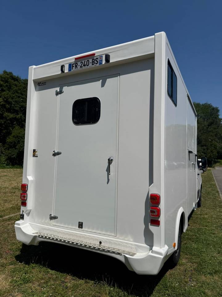 RENAULT MASTER &ndash; 2019 &ndash; 3 PLACES &ndash; STALLE &ndash; 21 000KM