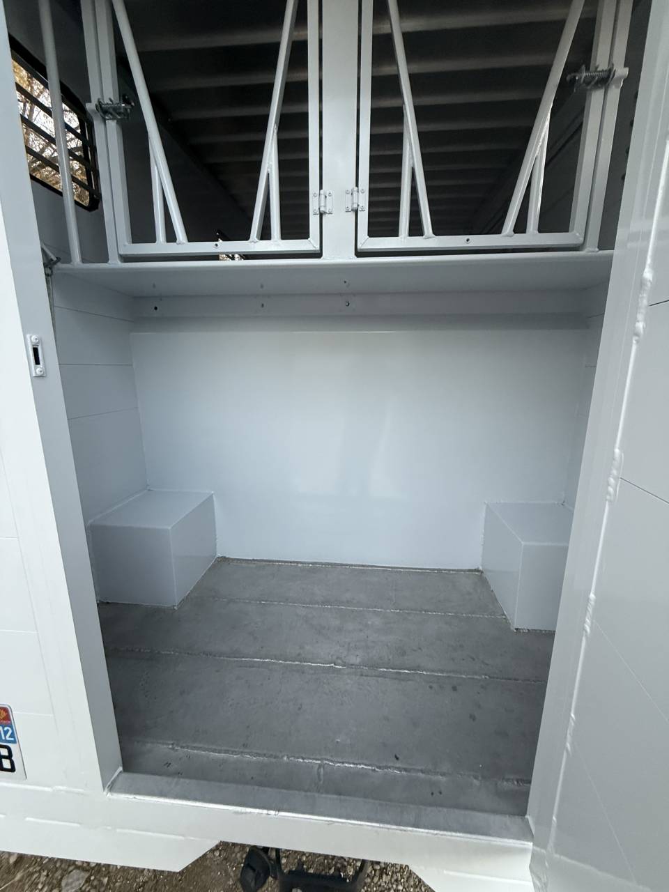 &Agrave; vendre petit camion chevaux 